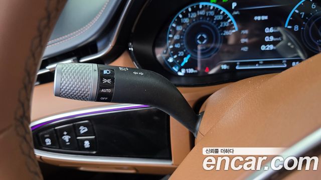 Genesis GV70 2023 — photo 27