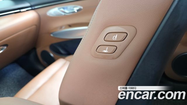 Genesis GV70 2023 — photo 32