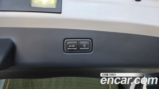 Genesis GV70 2023 — photo 35