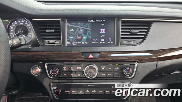 Kia K7 2018 — photo 20