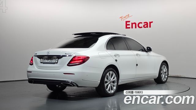 Mercedes-Benz E-Class 2019 — photo 2