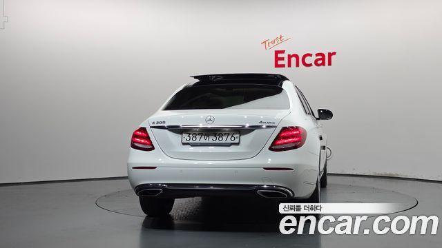 Mercedes-Benz E-Class 2019 — photo 4