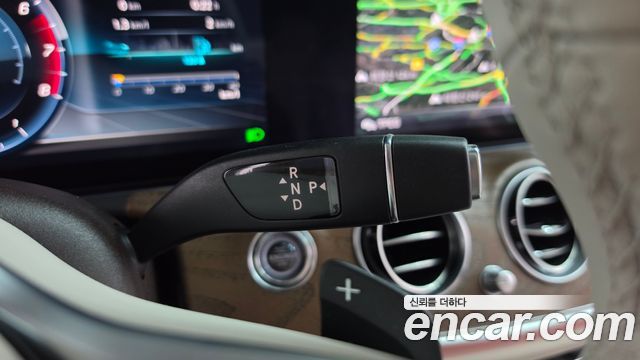 Mercedes-Benz E-Class 2019 — photo 12