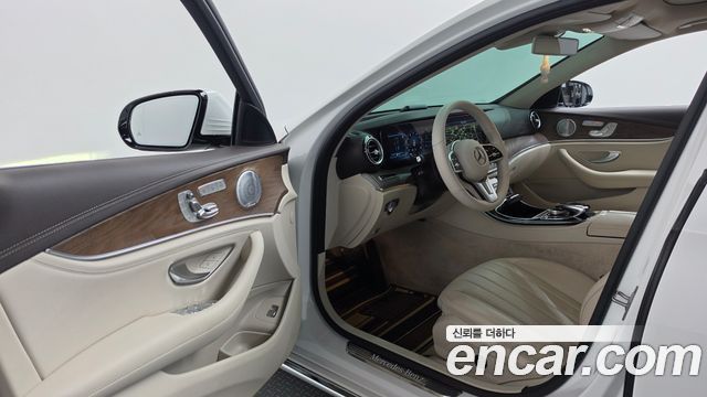 Mercedes-Benz E-Class 2019 — photo 13