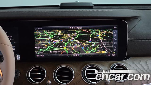 Mercedes-Benz E-Class 2019 — photo 18