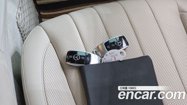 Mercedes-Benz E-Class 2019 — photo 21