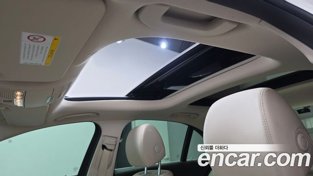 Mercedes-Benz E-Class 2019 — photo 24