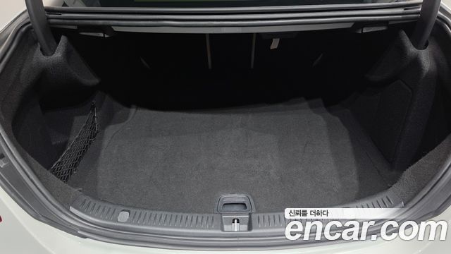 Mercedes-Benz E-Class 2019 — photo 26