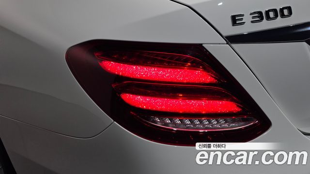 Mercedes-Benz E-Class 2019 — photo 9