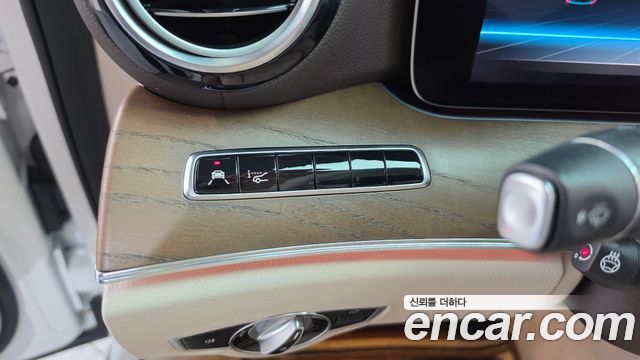 Mercedes-Benz E-Class 2019 — photo 30