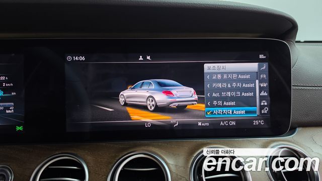 Mercedes-Benz E-Class 2019 — photo 33
