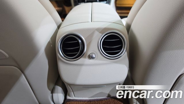 Mercedes-Benz E-Class 2019 — photo 35