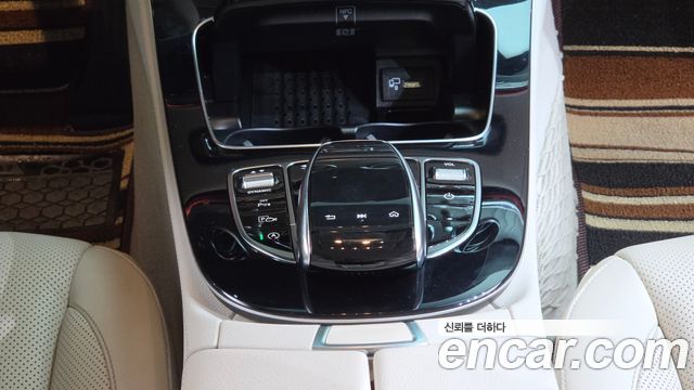 Mercedes-Benz E-Class 2019 — photo 36