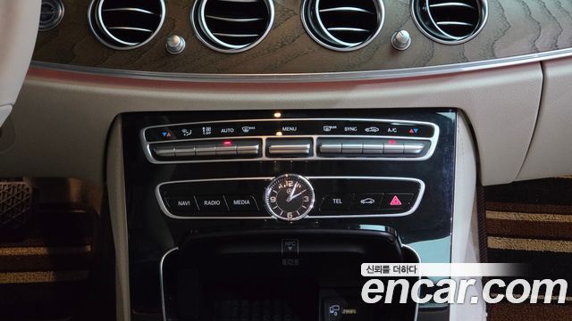 Mercedes-Benz E-Class 2019 — photo 37
