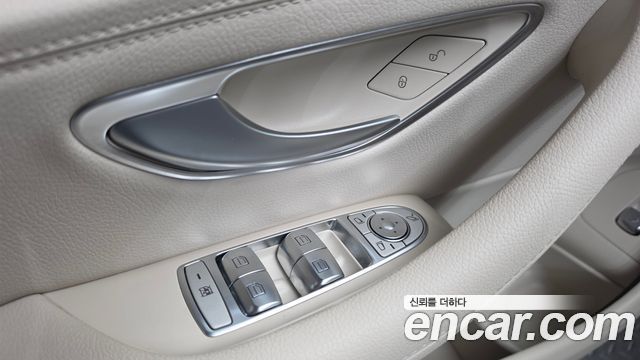 Mercedes-Benz E-Class 2019 — photo 39