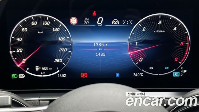 Mercedes-Benz GLE-Class 2026 — photo 8