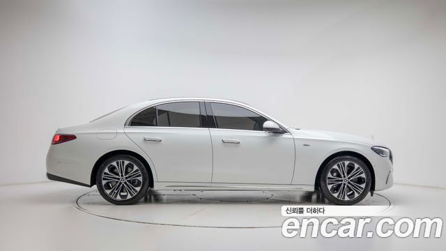 Mercedes-Benz E-Class 2026 — photo 2