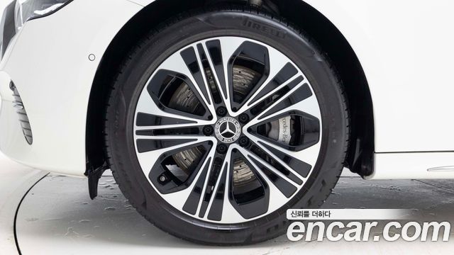Mercedes-Benz E-Class 2026 — photo 5