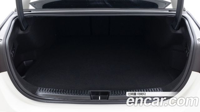 Mercedes-Benz E-Class 2026 — photo 12