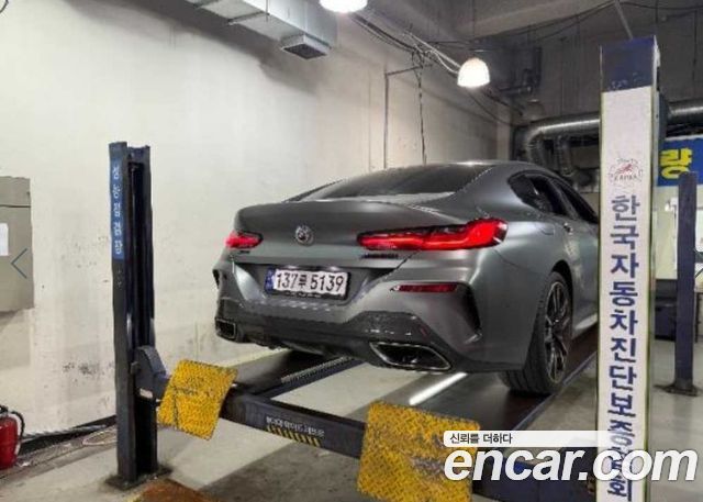 BMW 8-Series 2023 — photo 2