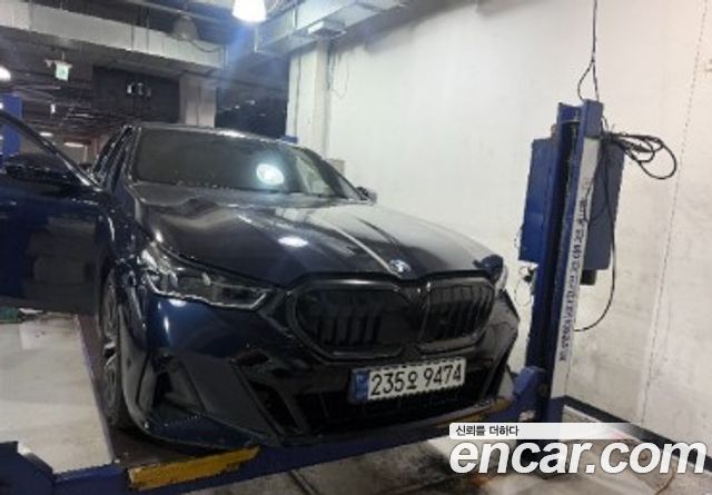BMW 5-Series 2024 — photo 1