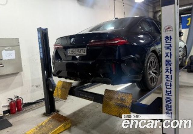 BMW 5-Series 2024 — photo 2