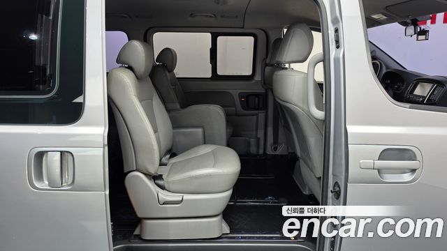 Hyundai Starex 2019 — photo 17