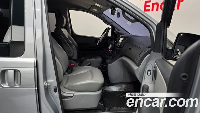 Hyundai Starex 2019 — photo 16