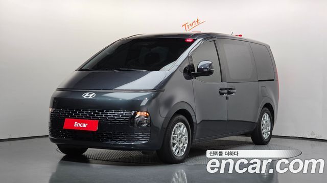 Hyundai Staria 2025 — photo 1