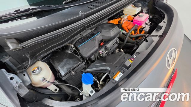 Hyundai Staria 2025 — photo 6