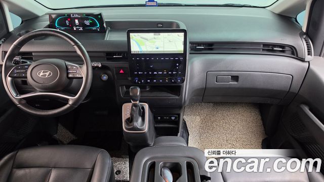 Hyundai Staria 2025 — photo 10