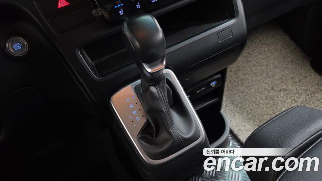 Hyundai Staria 2025 — photo 12