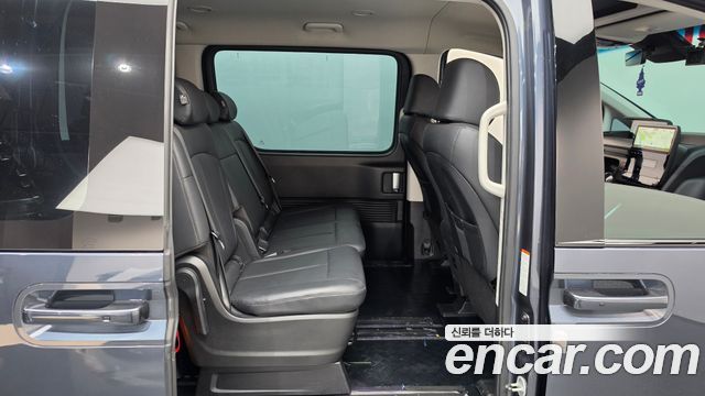 Hyundai Staria 2025 — photo 17