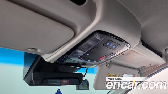 Hyundai Staria 2025 — photo 24