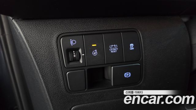 Hyundai Staria 2025 — photo 25