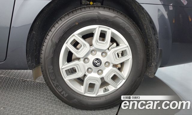 Hyundai Staria 2025 — photo 7