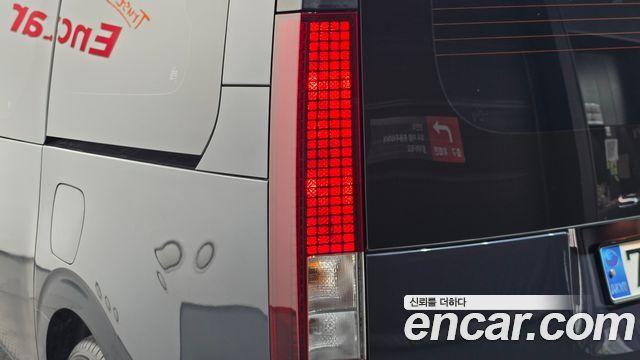 Hyundai Staria 2025 — photo 9