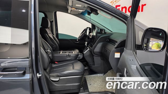 Hyundai Staria 2025 — photo 16