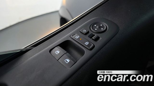 Hyundai Staria 2025 — photo 27