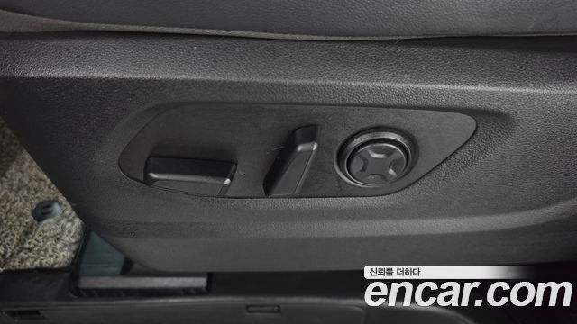 Hyundai Staria 2025 — photo 32