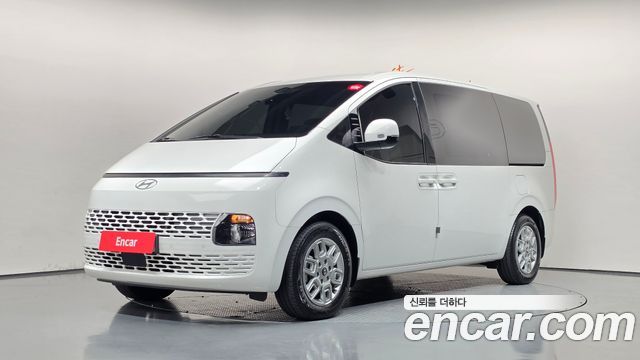 Hyundai Staria 2025 — photo 1
