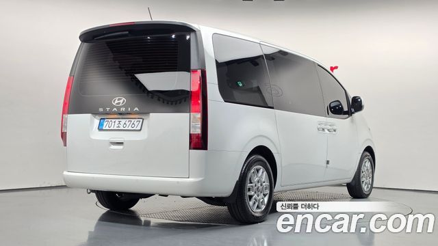 Hyundai Staria 2025 — photo 2