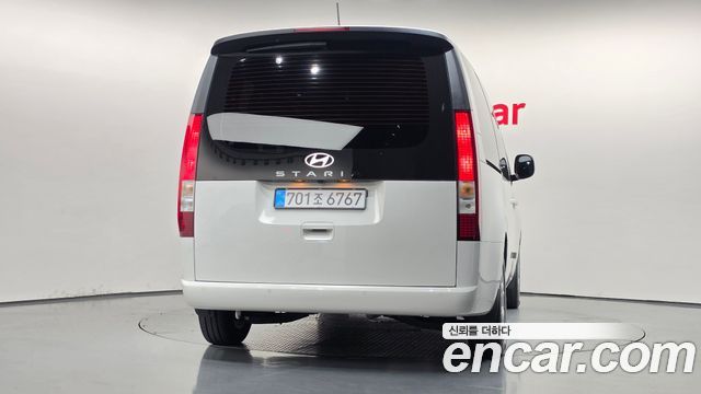Hyundai Staria 2025 — photo 4