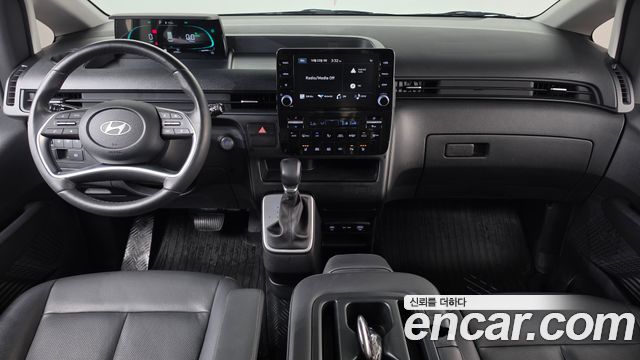 Hyundai Staria 2025 — photo 10