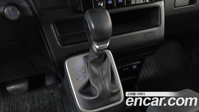 Hyundai Staria 2025 — photo 12