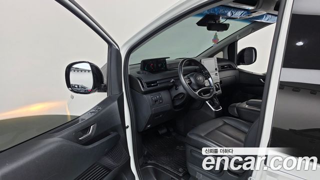 Hyundai Staria 2025 — photo 13