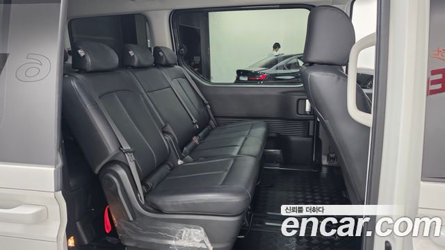 Hyundai Staria 2025 — photo 17