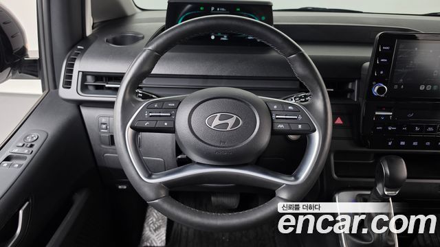 Hyundai Staria 2025 — photo 18