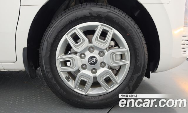 Hyundai Staria 2025 — photo 7