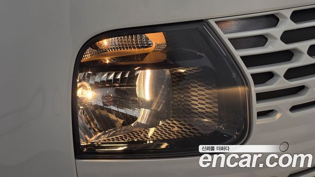 Hyundai Staria 2025 — photo 8